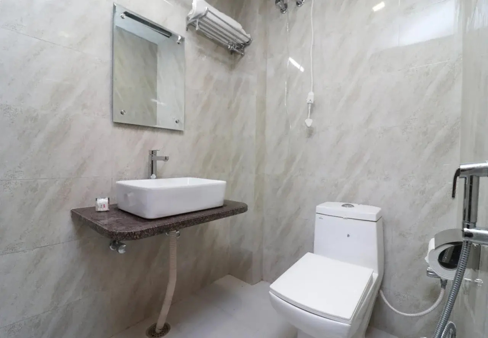 OYO 22356 Heaven Grand