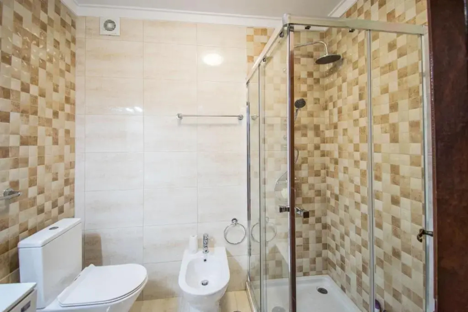 Perfect to Enjoy Lisbon Cascais and Sintra at 1200 metres to metro blue line and Sintra Rail line