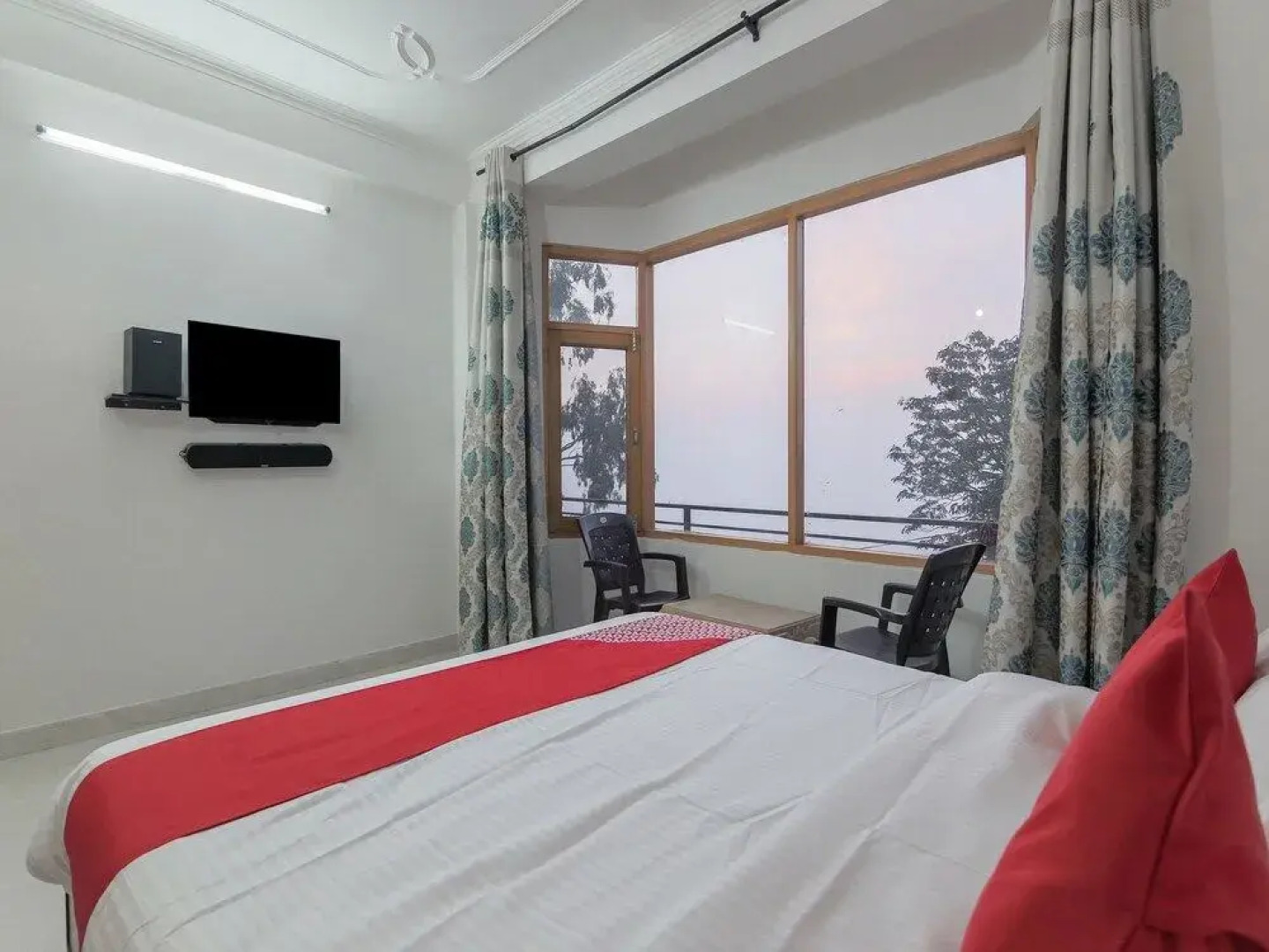 Oyo 23675 Mountains Villa