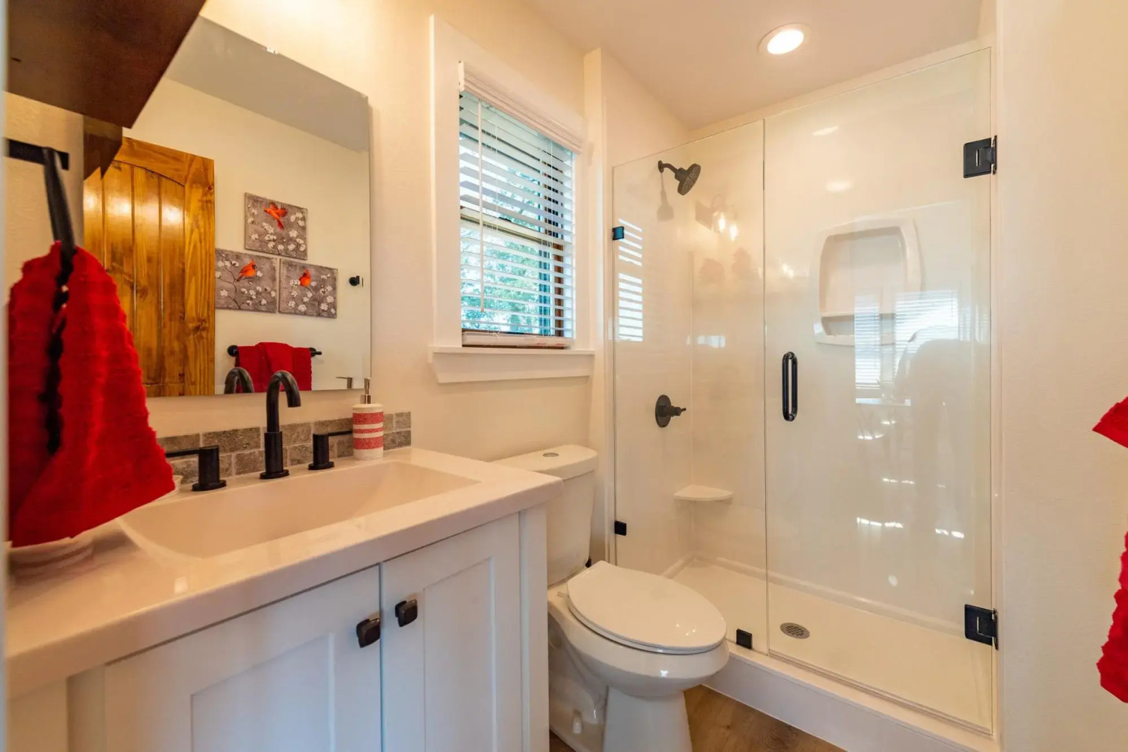 The Cardinal Cabin 15MIN to Magnolia & Baylor