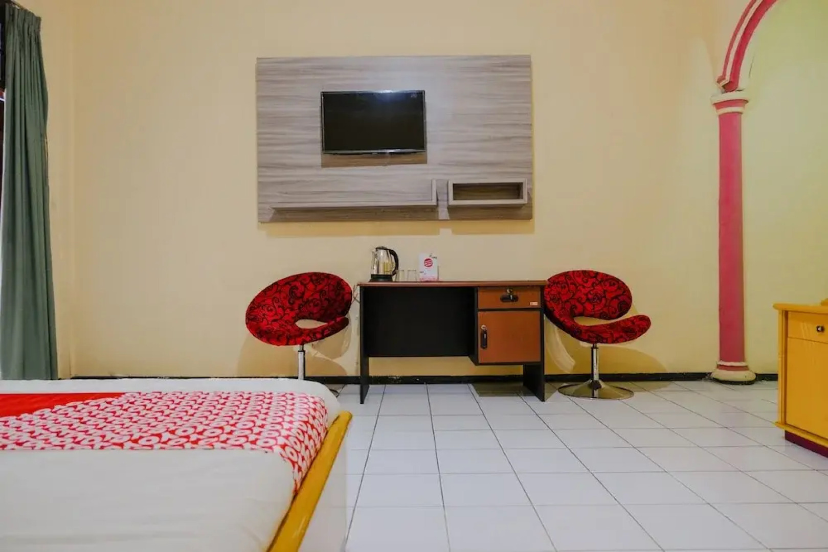 Hotel Istana Family by OYO Rooms