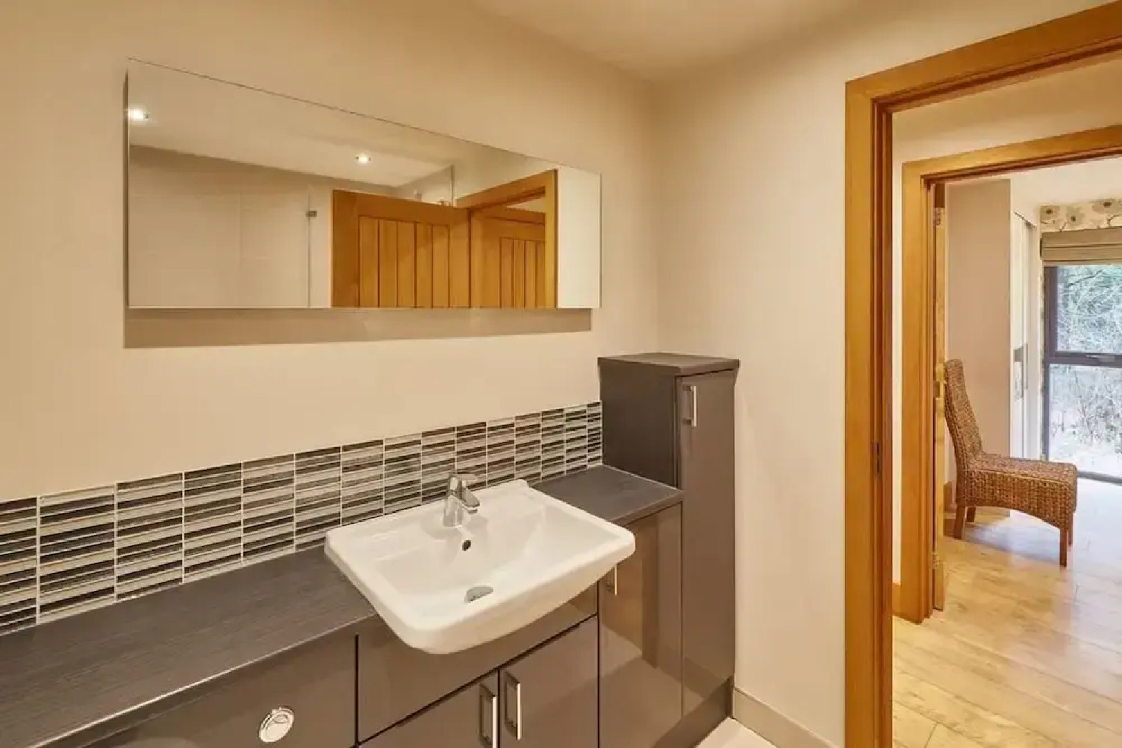 Host Stay Simon Howe Lodge