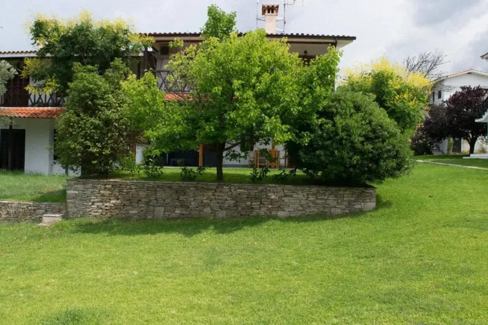 "The red kitchen" family house at kalyves