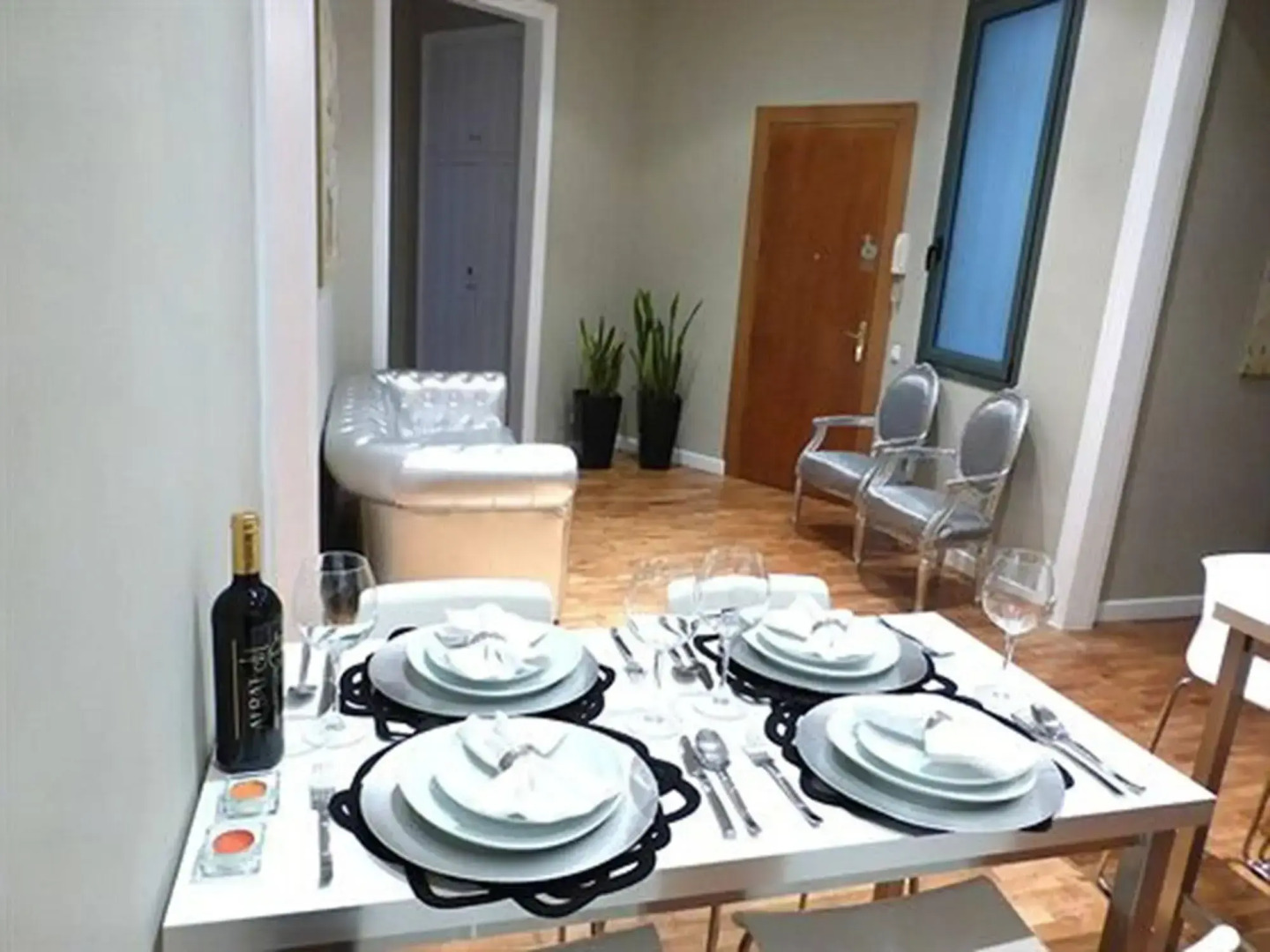 Super Balmes Guest House