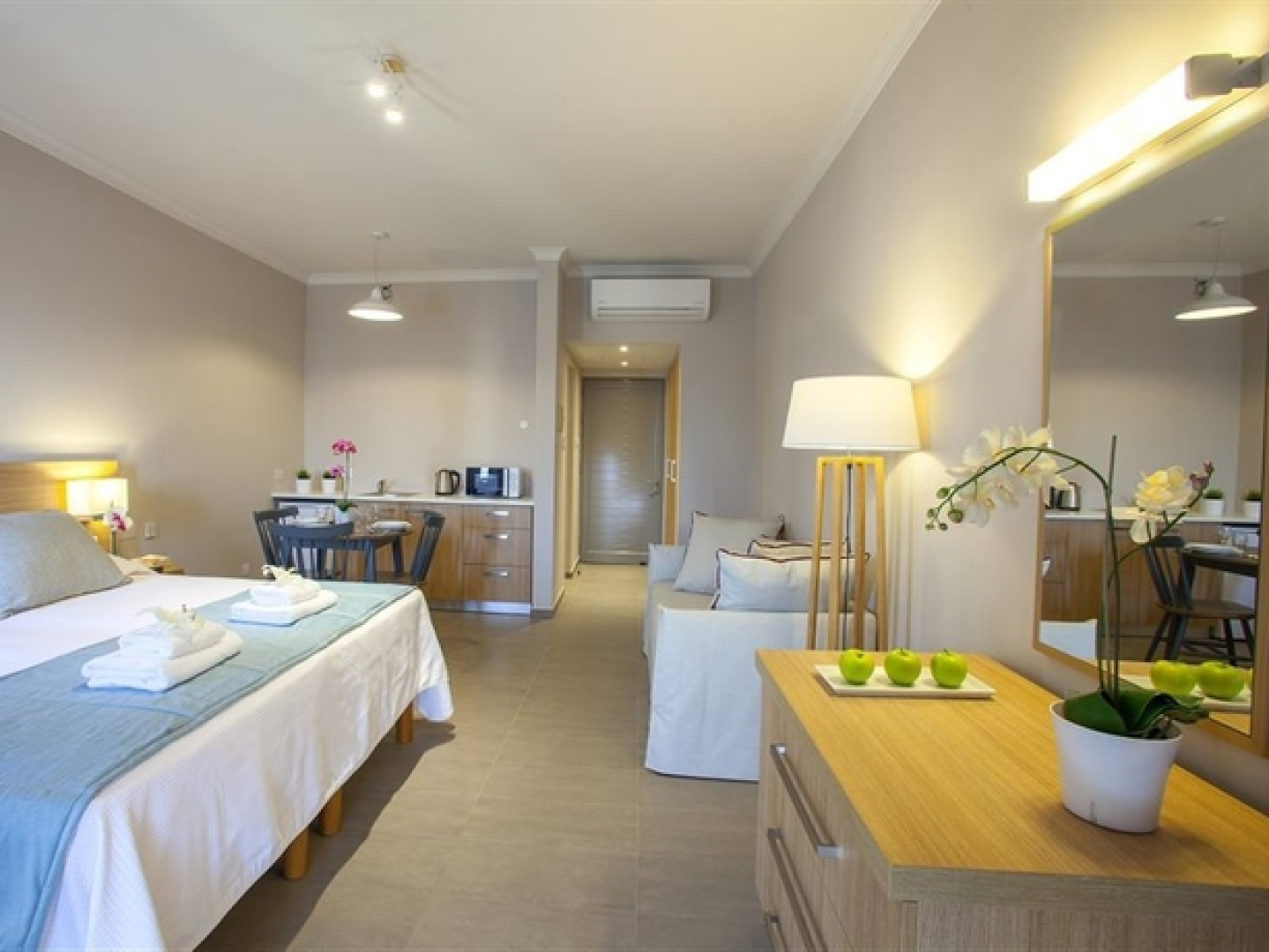 Louis Ayios Elias Village