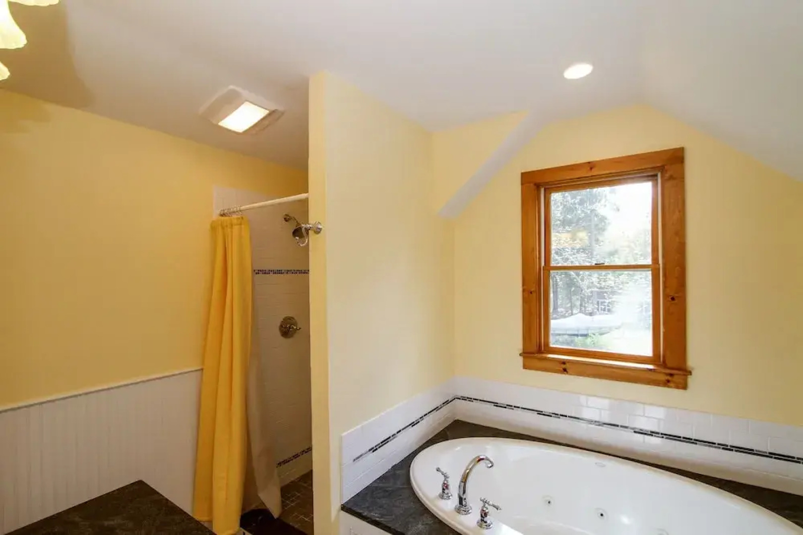 Tranquil 4br On Bourneâ€™s Pond 4 Bedroom Home