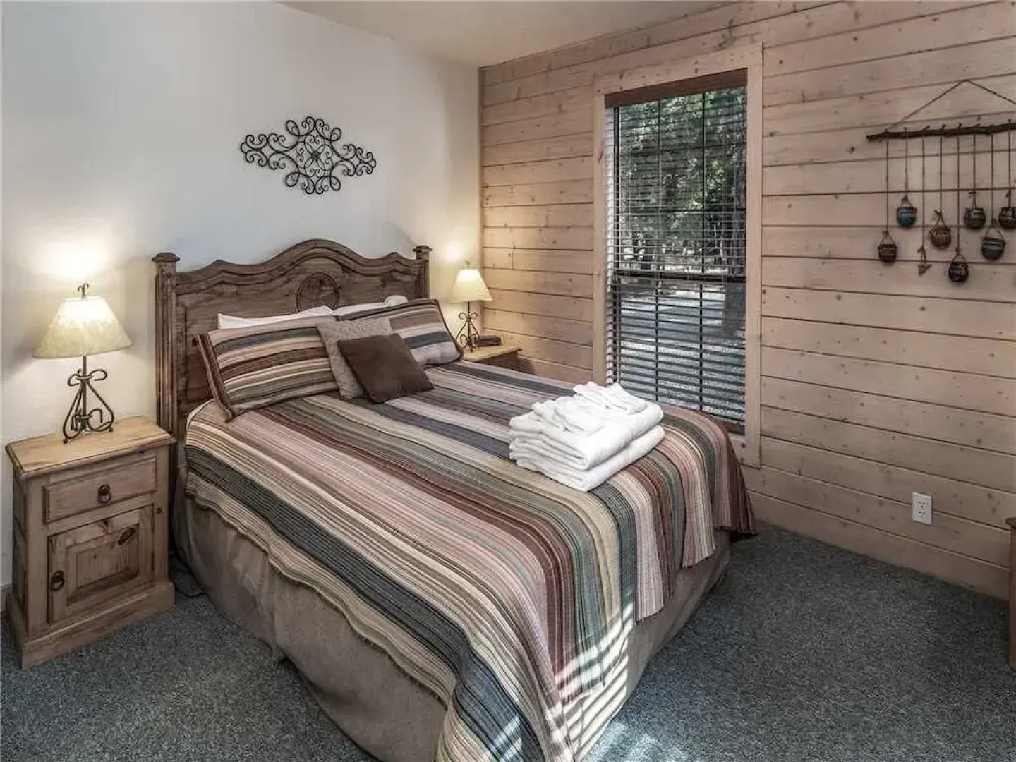 Wine N Pines - Two Bedroom Cabin with Hot Tub