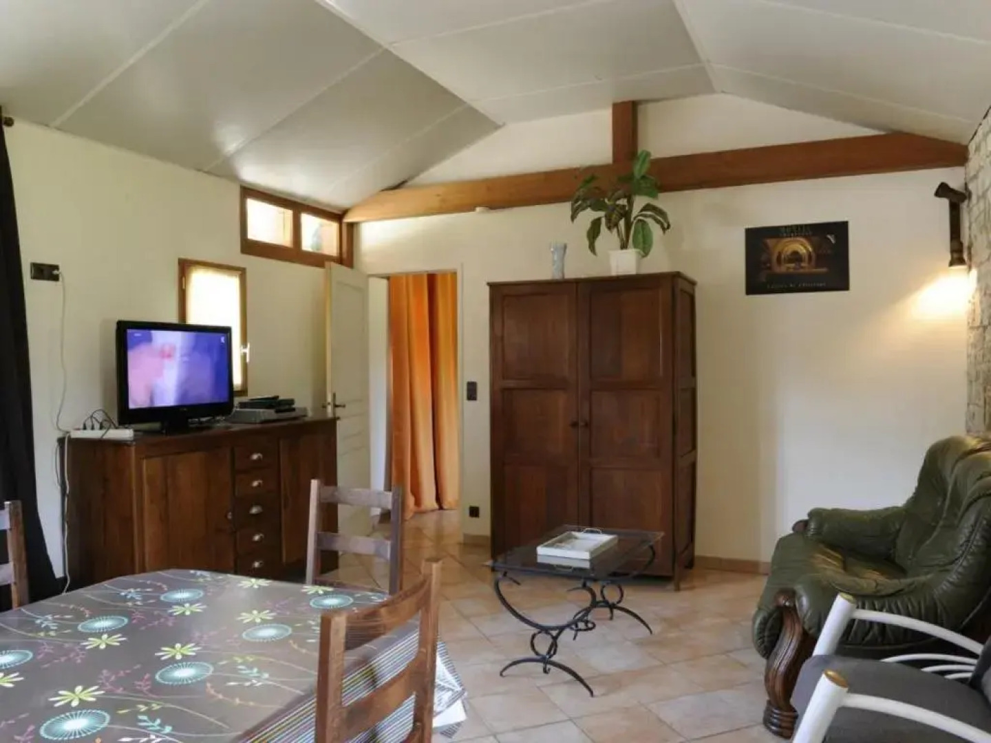 Gîte Colombé-le-Sec, 3 pièces, 4 personnes - FR-1-543-76