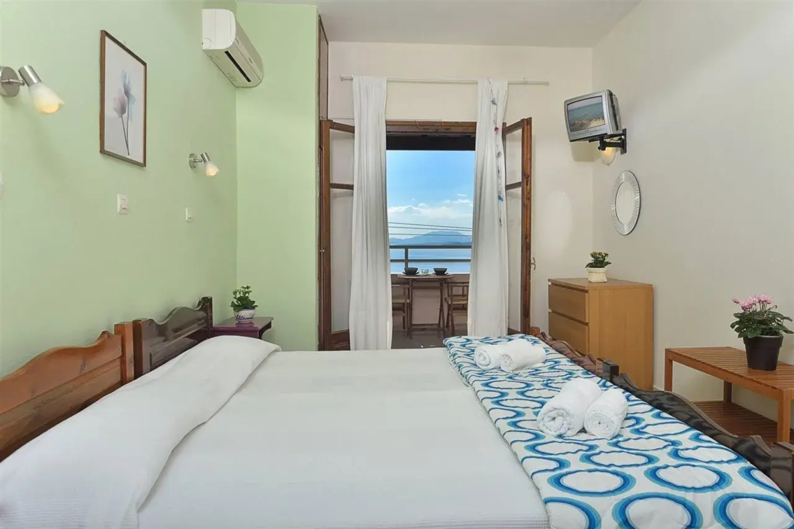 Captain's Apts Barbati