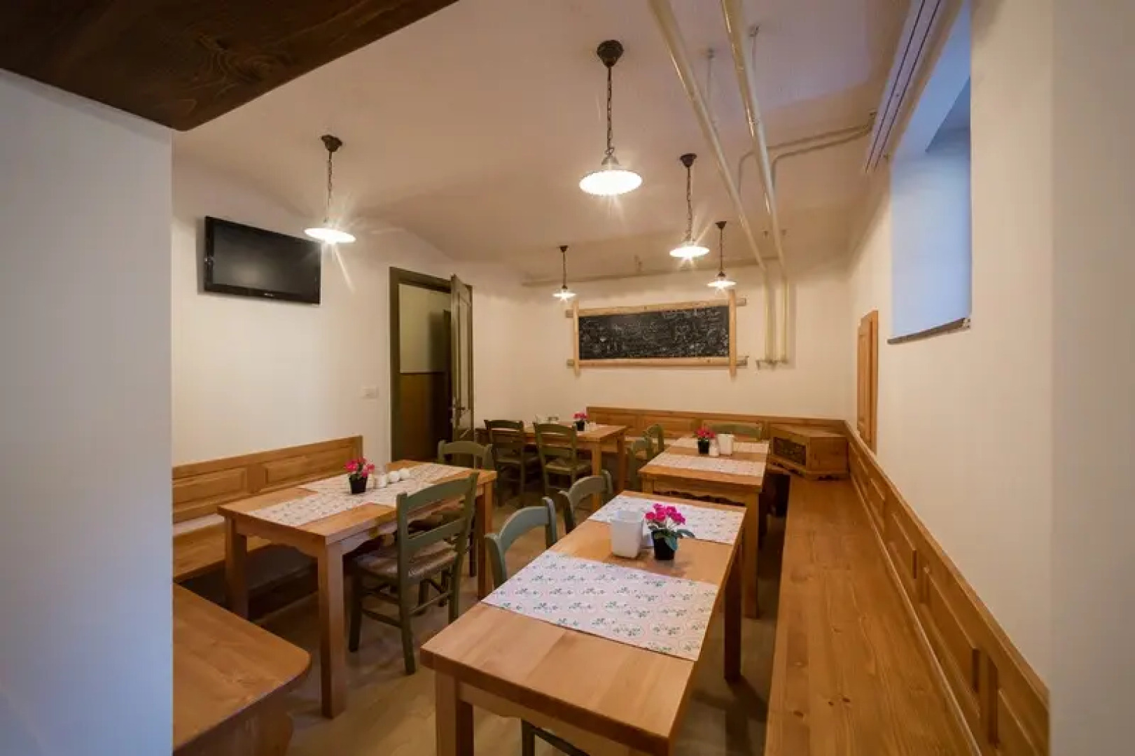 Berghi Hotel and Apartments