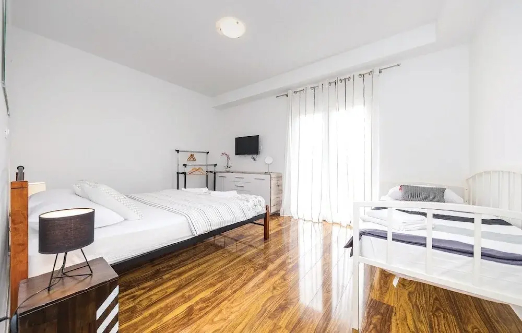 Beautiful Home in Kastel Stari With Jacuzzi, Wifi and 2 Bedrooms