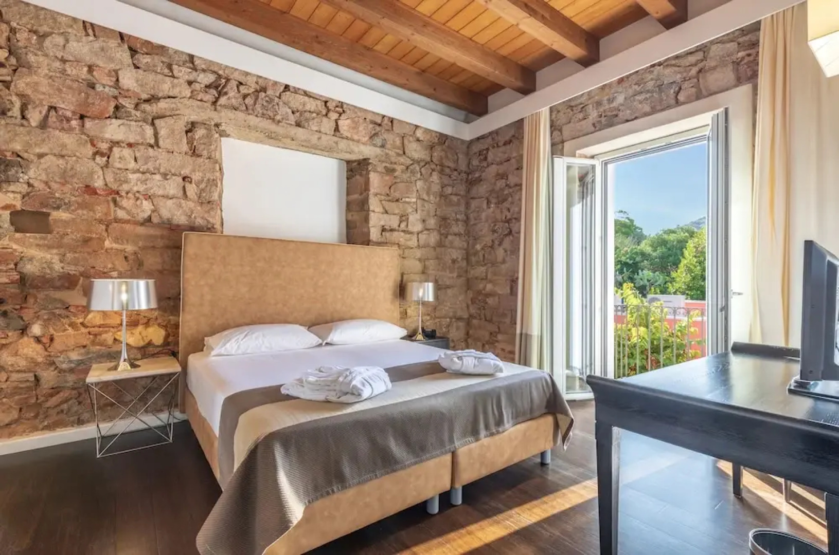 Raphael Hotel