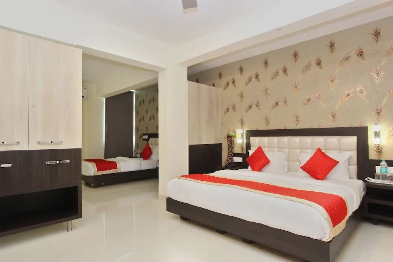 Oyo 4429 Vee Suites