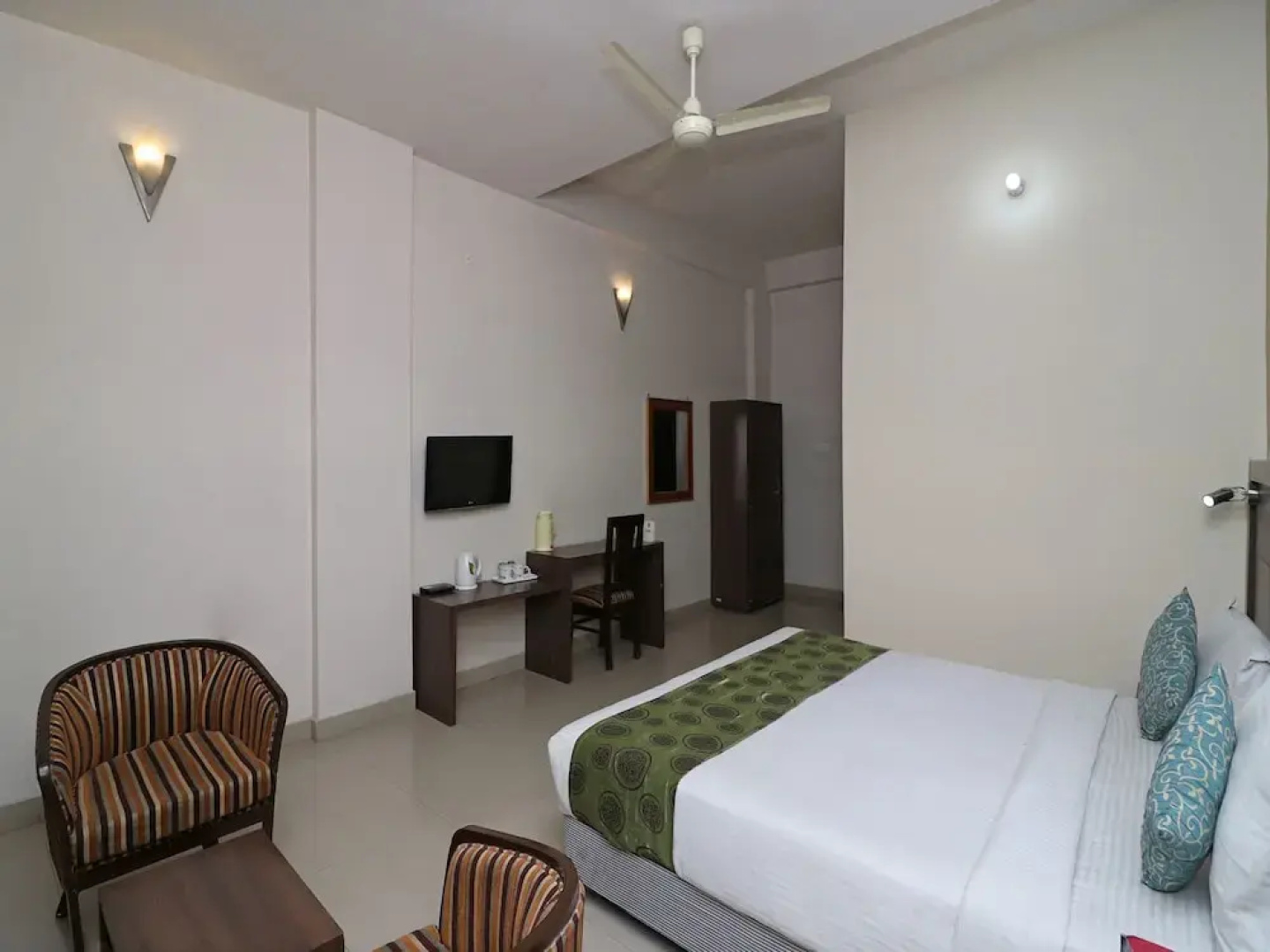 OYO 14703 Hotel Gen X Aravali