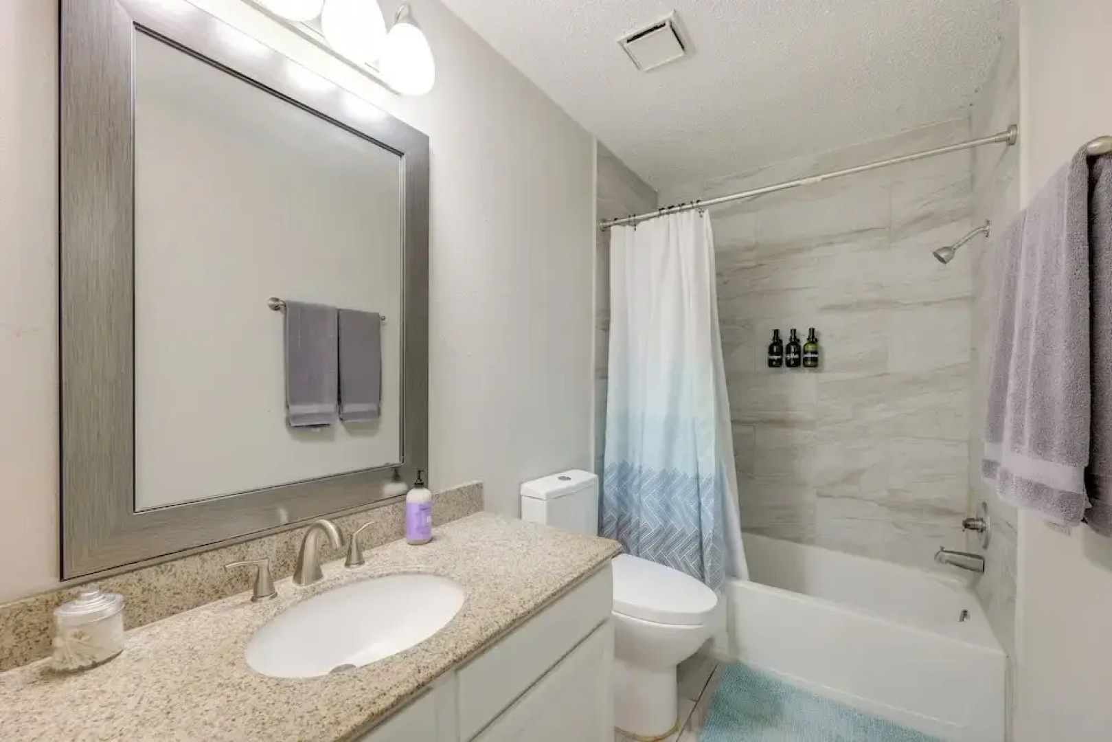 Hot Tub & Game Room: Spacious Live Oak Home!