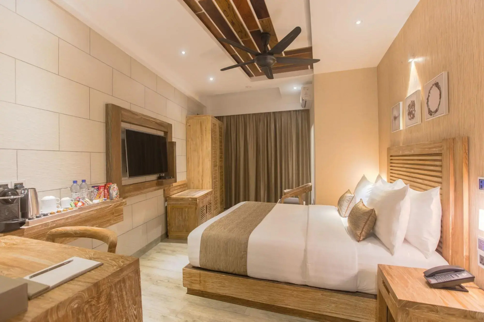 Отель Samann Grand