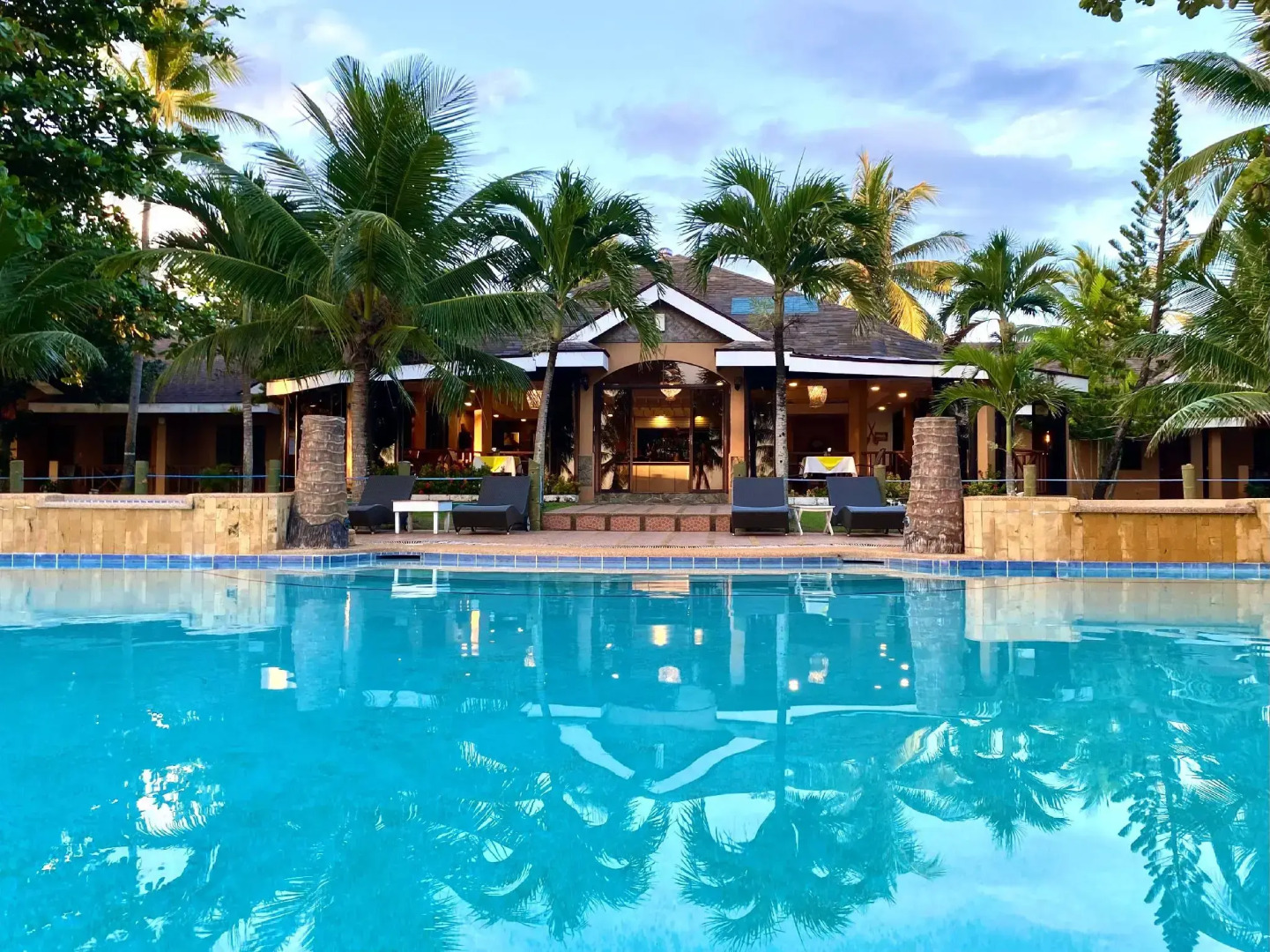 Anda White Beach Resort