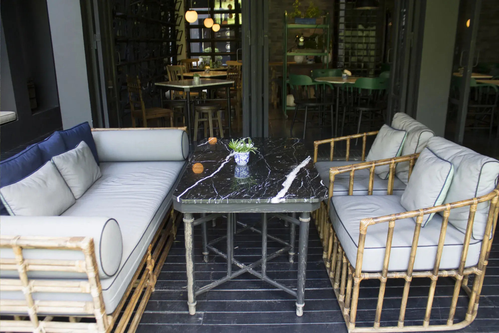 Hotel Ping Silhouette