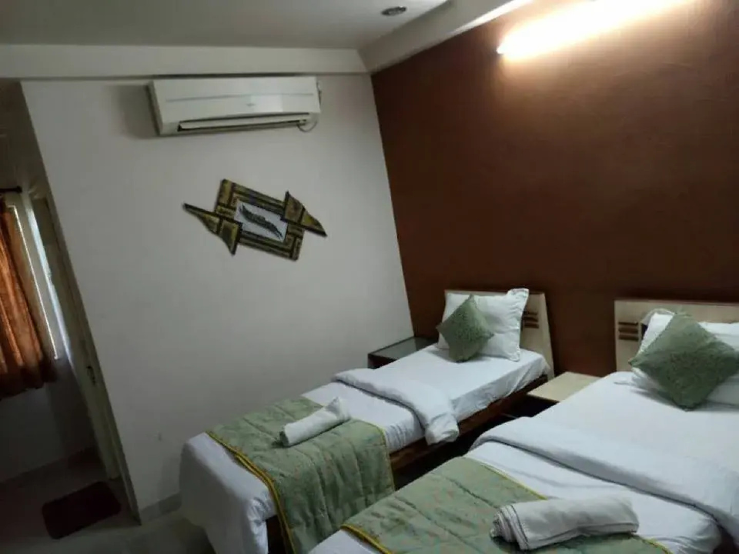 OYO 7439 Hotel Gayatri Inn Annex