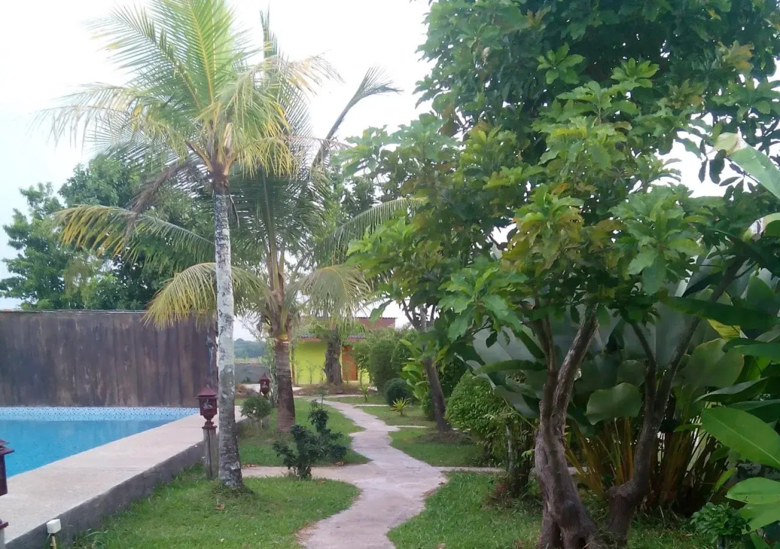 Ban Pool Green View Resort