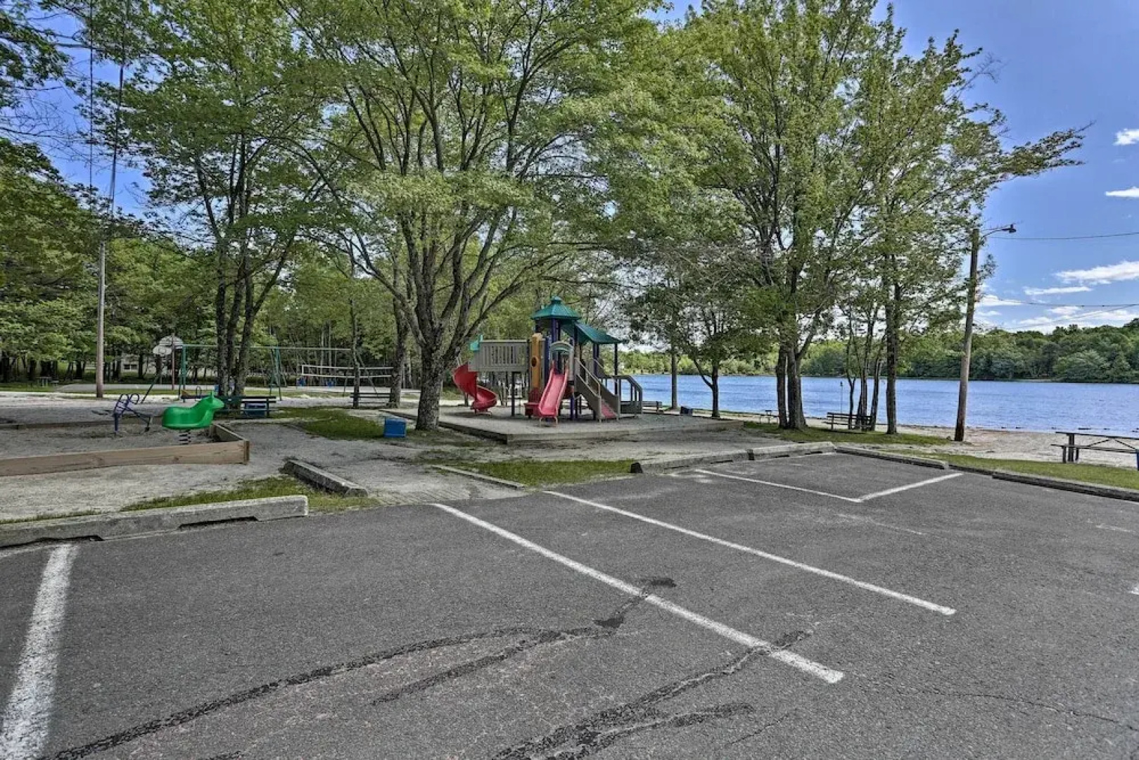 Blakeslee Hideaway w/ Lake Access: 3 Mi to Ski!