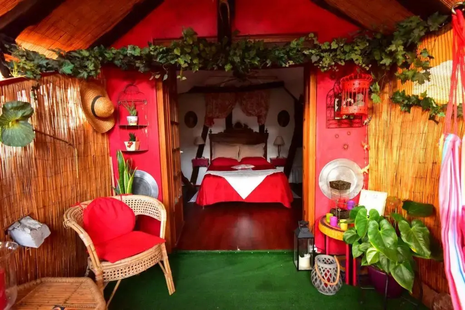 Le Colombier De Cyrano Et Roxane