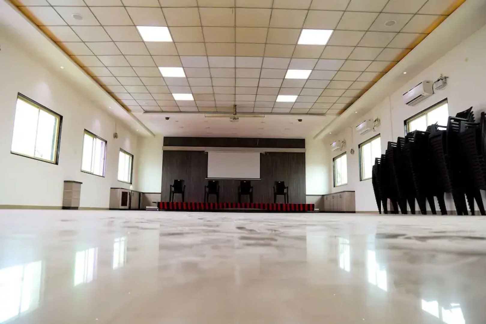 Hotel Madhuvan International