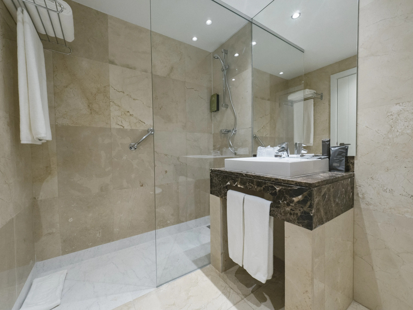 Topazio Vibe Beach Hotel & Apartments - Adults Friendly