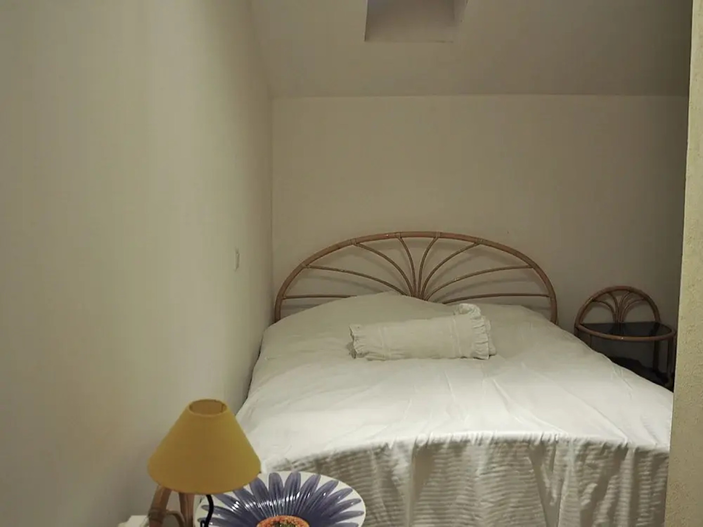 Apartment in an Original Castle With Garden in Jonquières