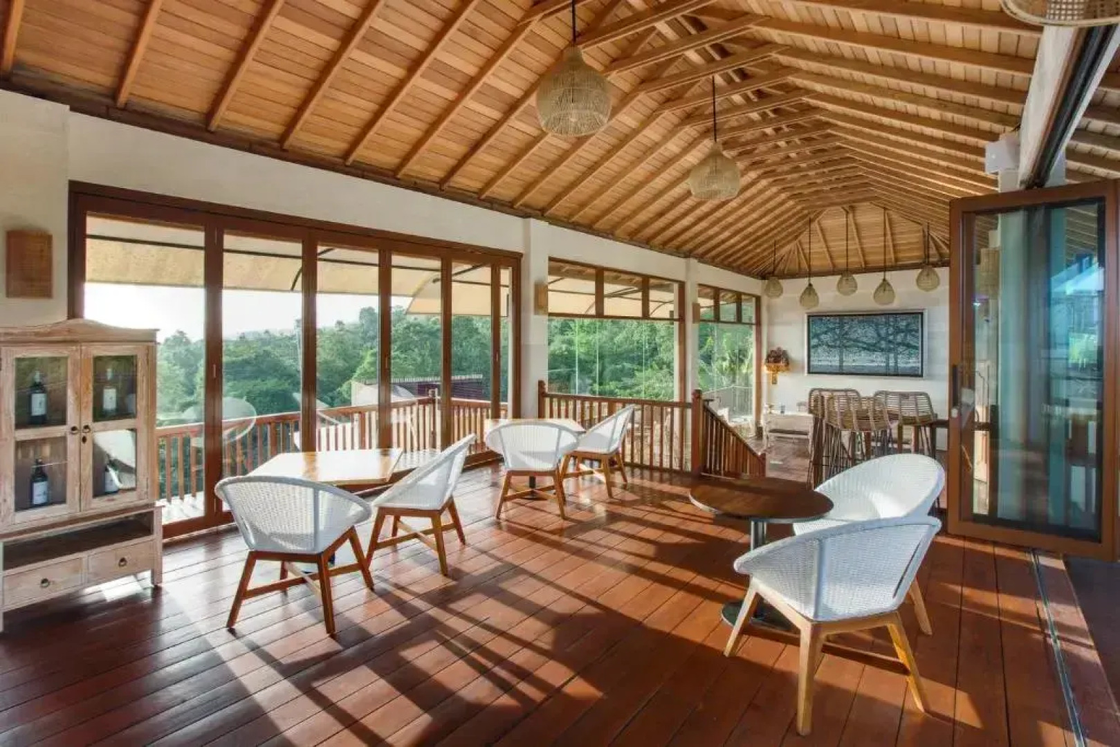 Giriwood Hotel & Villa