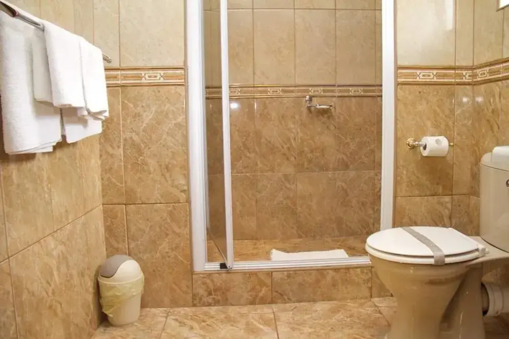 Cresta Golfview Hotel