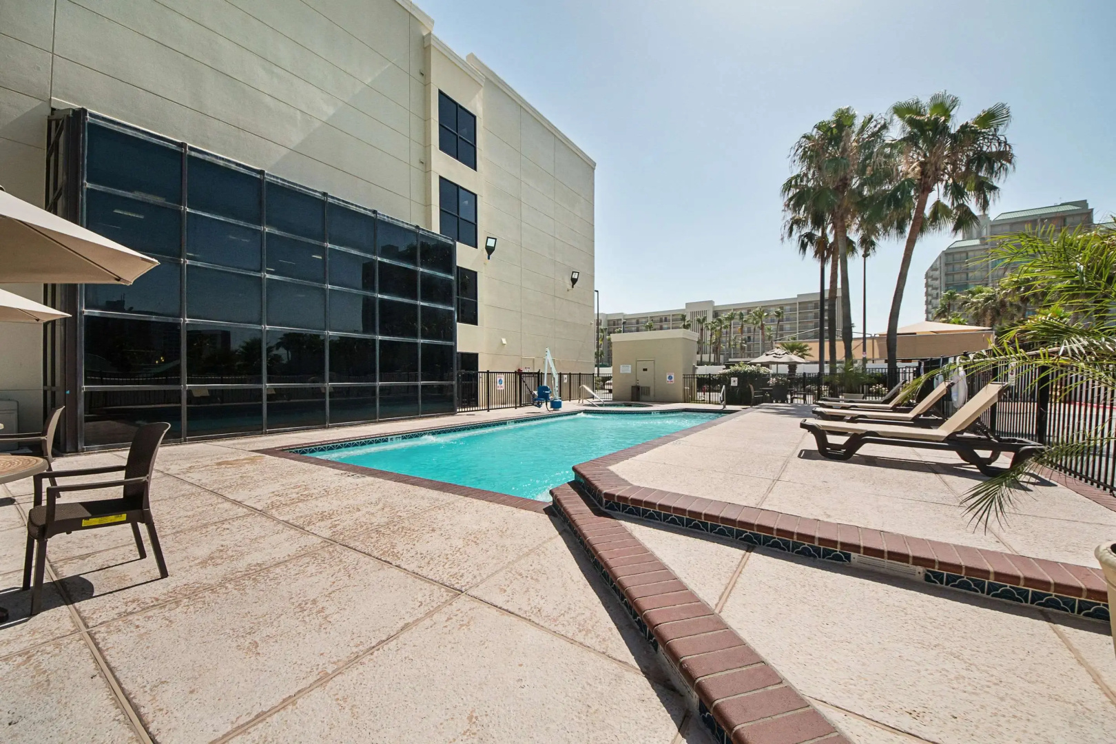 Comfort Suites Beachside