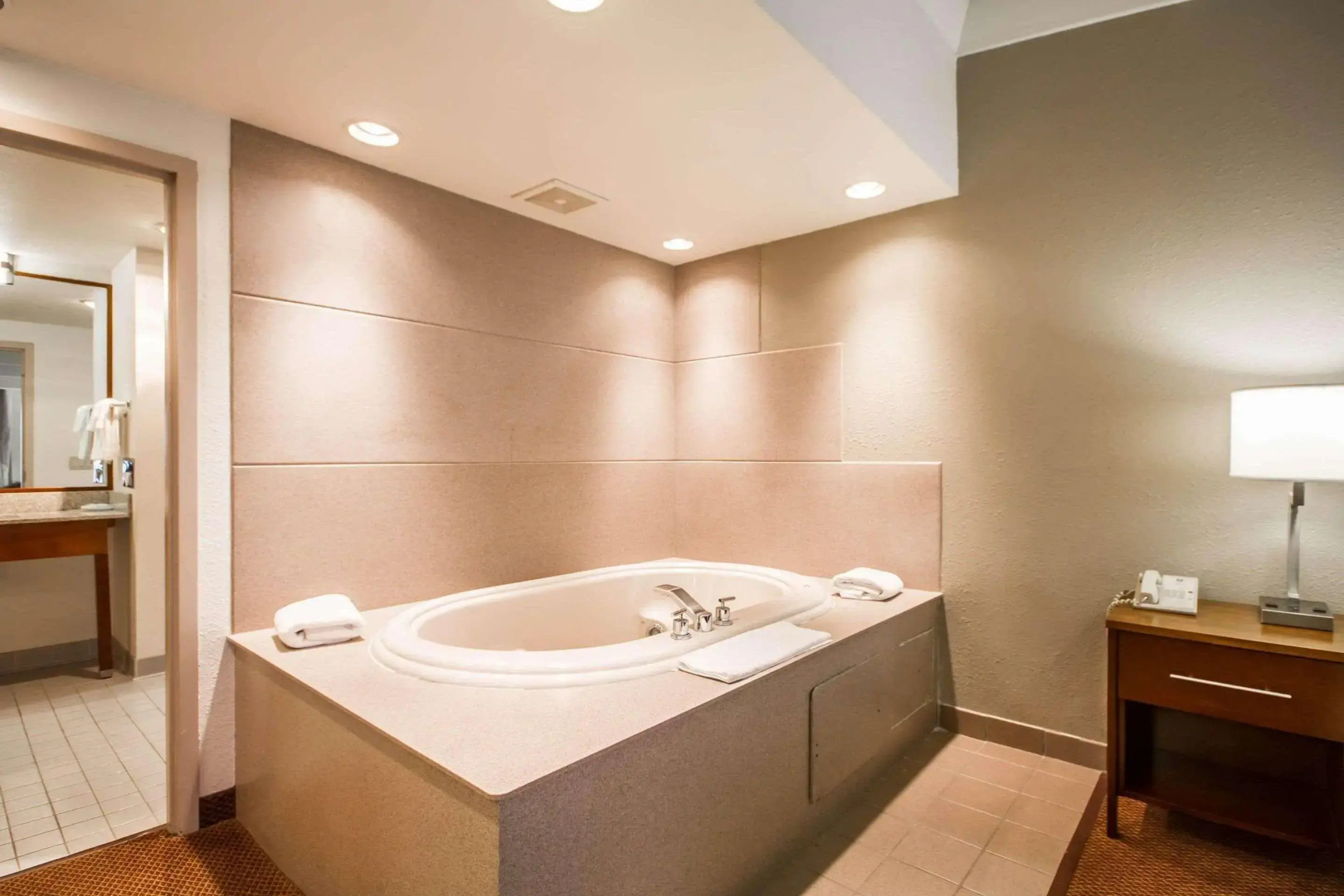 Comfort Inn & Suites Madison - Airport