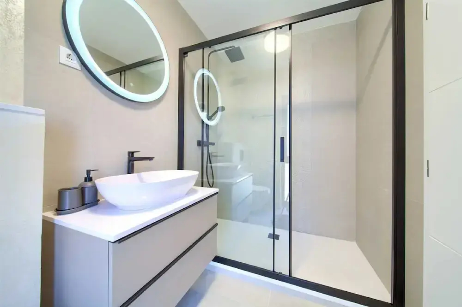 Villa Astrum With Heated Pool Jacuzzi and Sauna