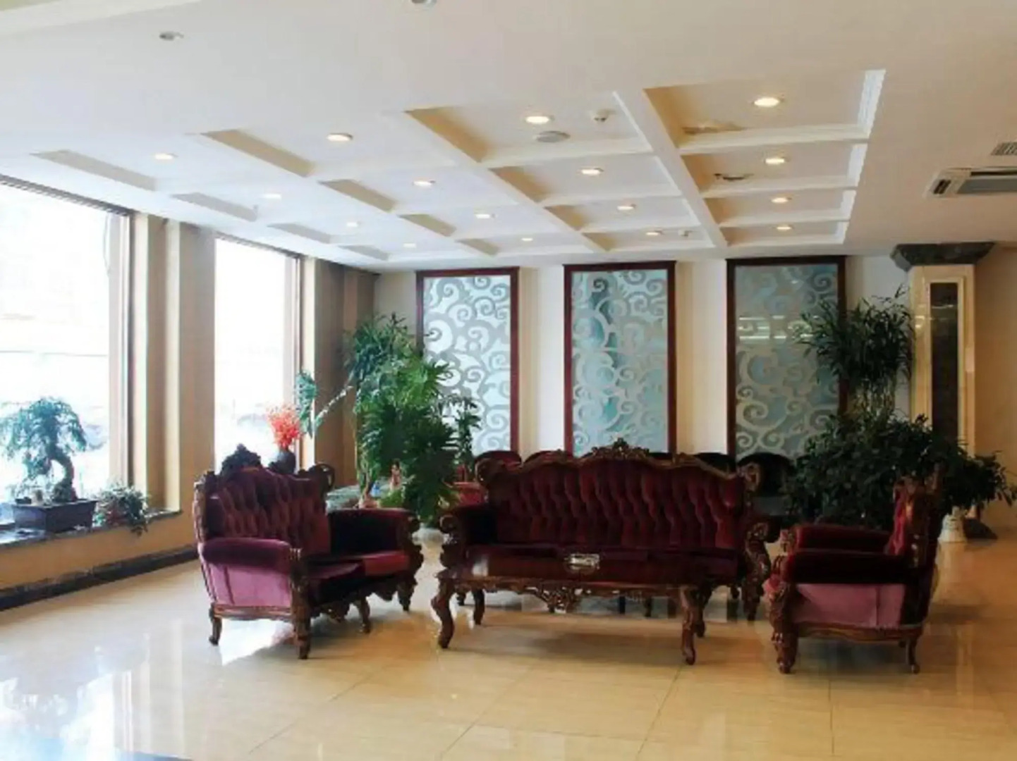 Taike Business Hotel