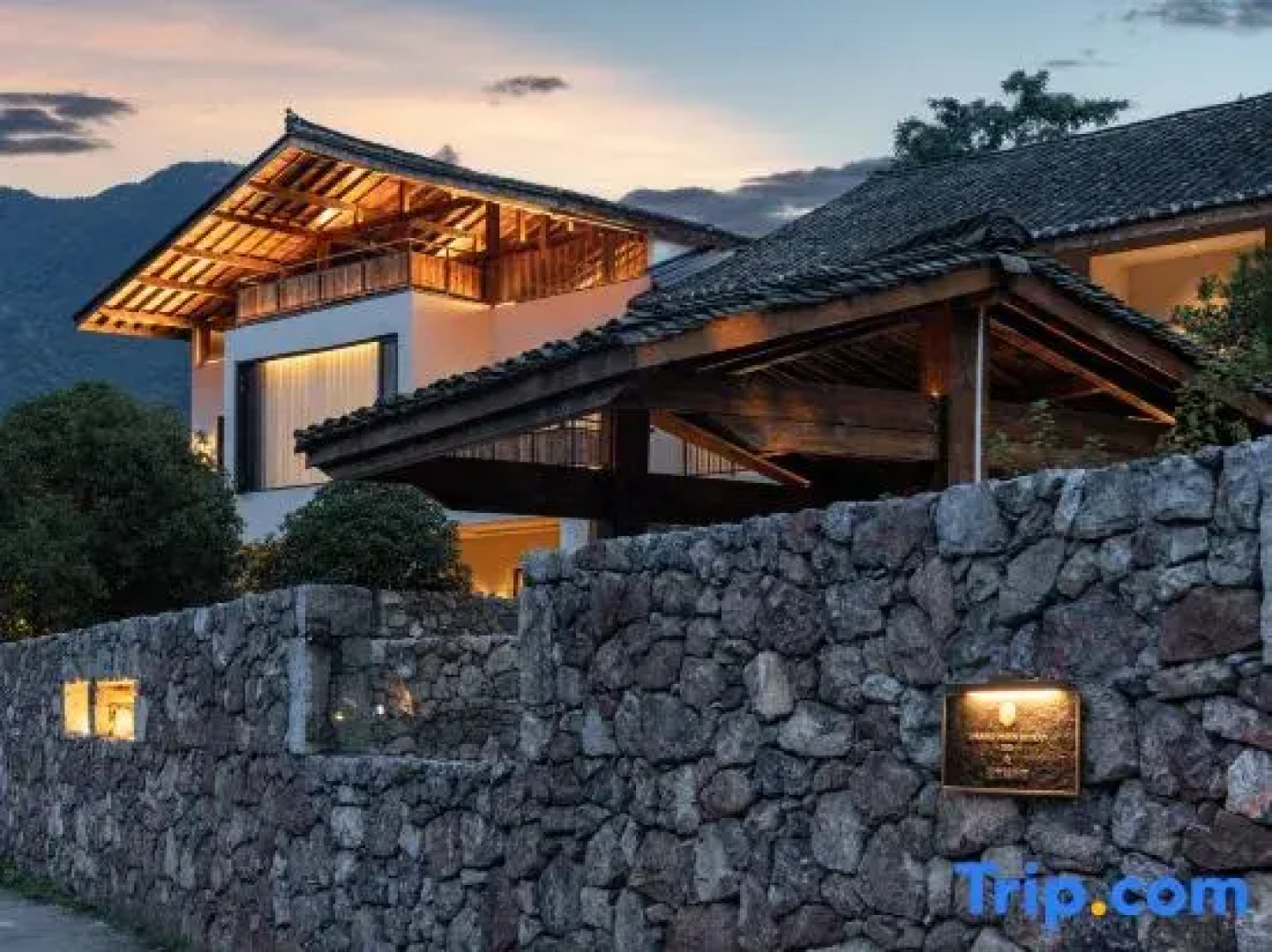 Yifangxi Hot Spring Hotel (Xianahei Branch, Wanfenglin Scenic Area)