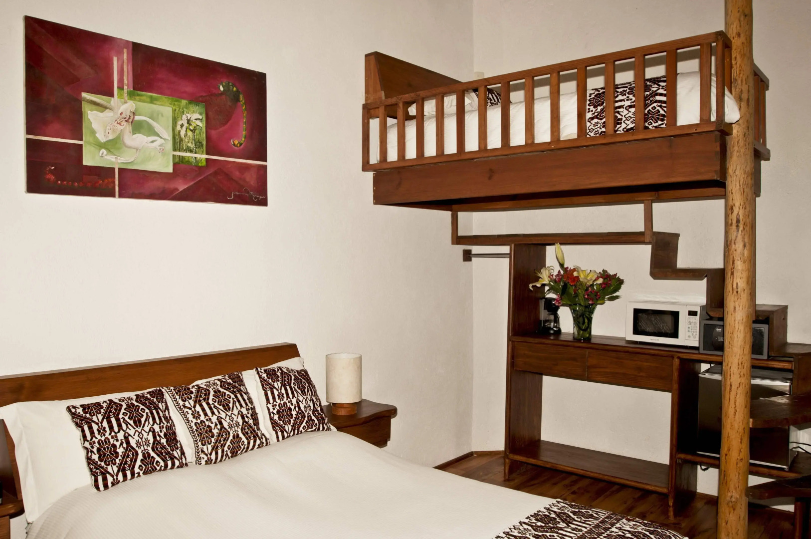 Mesón De Leyendas Breakfast & Downtown