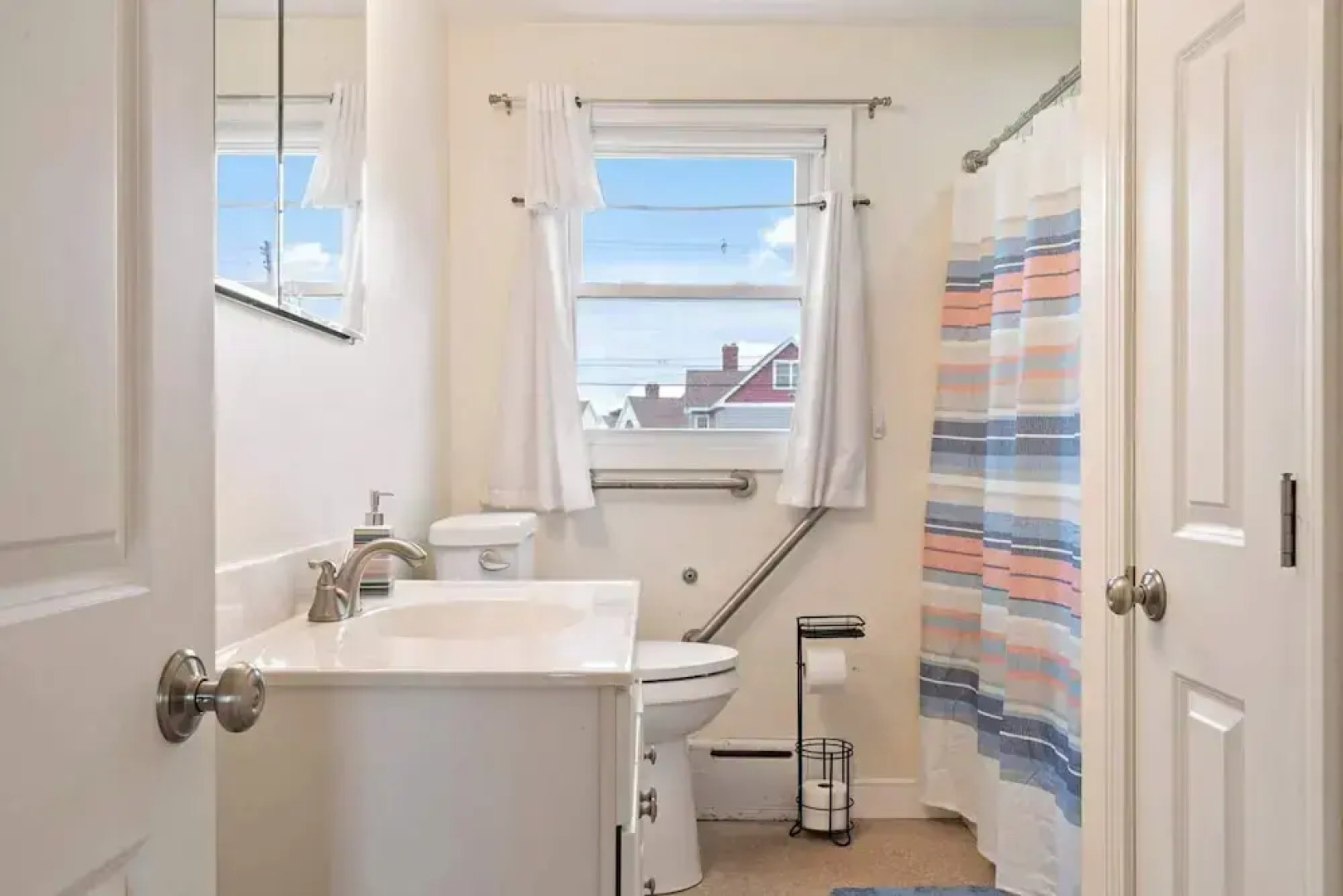 Oceanfront Ping Pong 1 Min Walk to Beach Pets Welcome