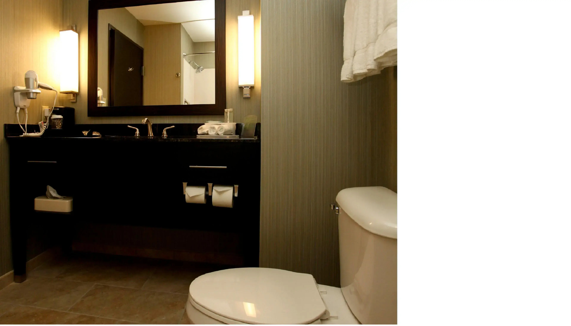 Holiday Inn Express Hotel & Suites Marion Northeast by IHG