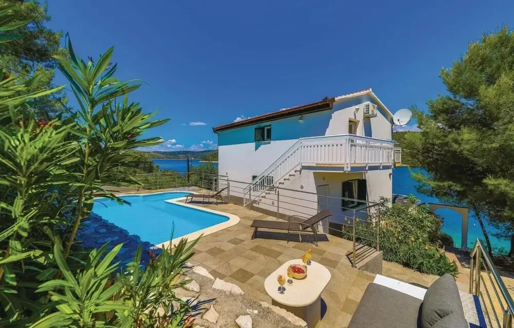 Beautiful Home in Drvenik Veliki With Wifi and 4 Bedrooms