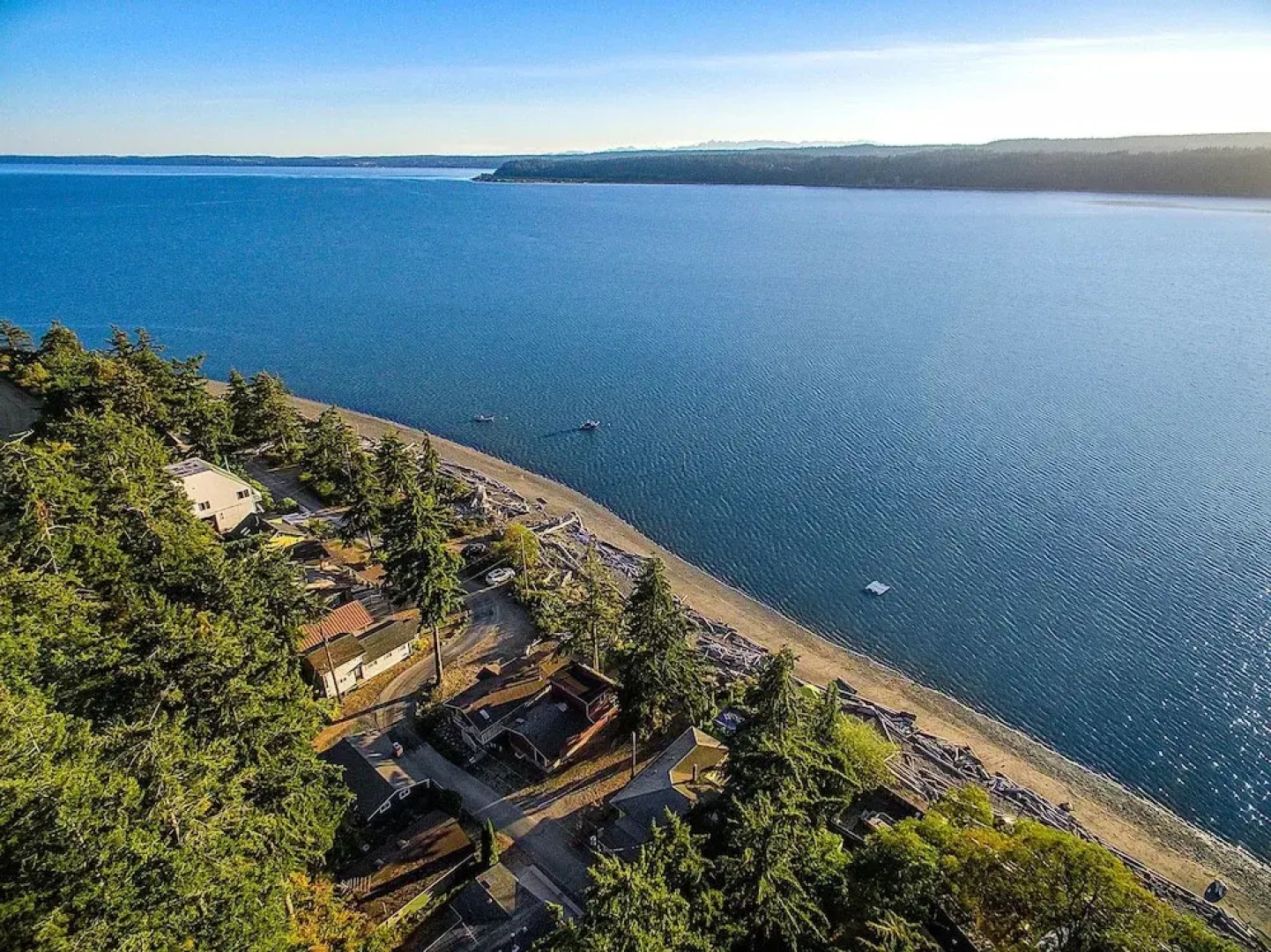 Beach and Blvd Bungalow on Sundin Beach by RedAwning