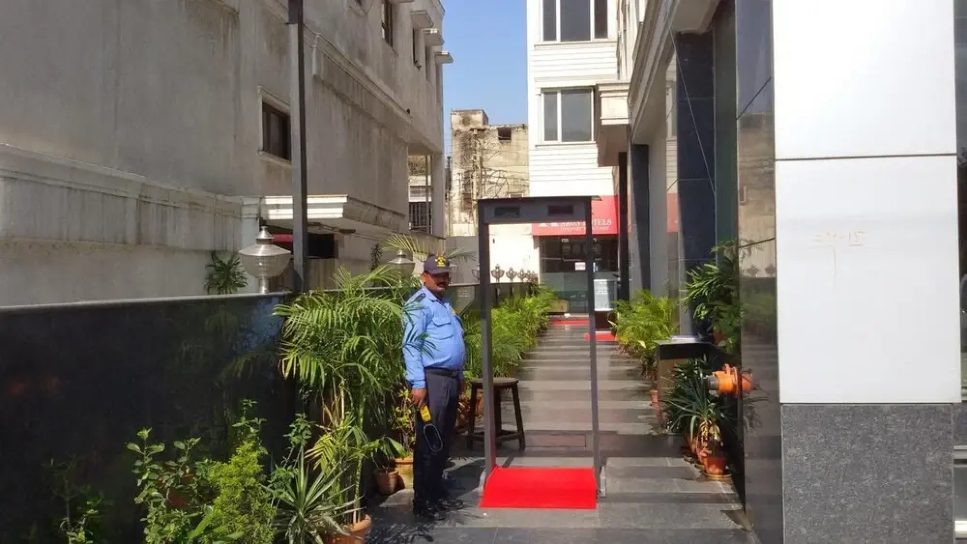 Karon Hotel - Lajpat Nagar