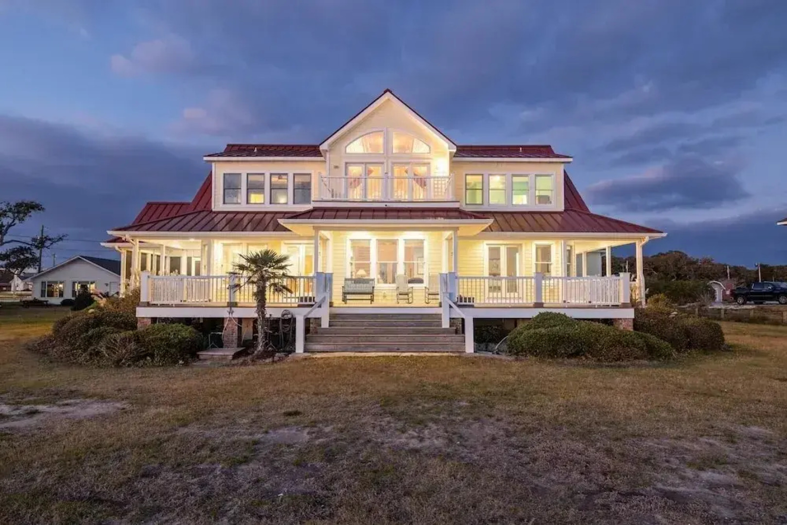 The Island House 5 Bedroom Home by RedAwning