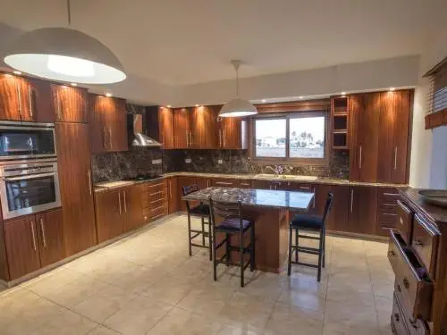 Sunshine Luxury House