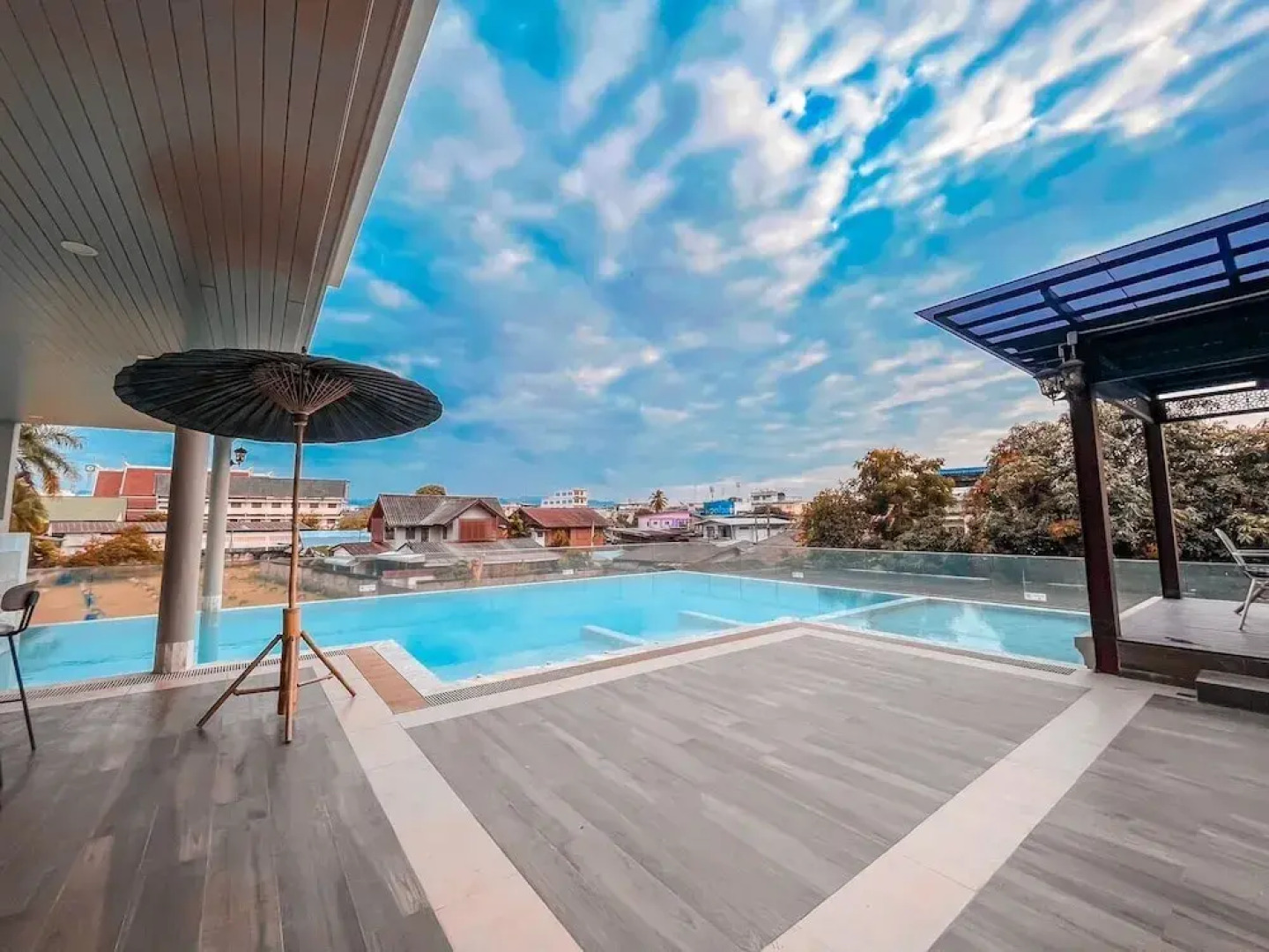 Huern Kan Thong Hotel