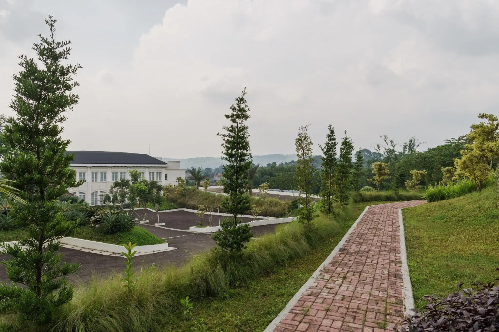 RedDoorz Plus near Exit Toll Puncak 2