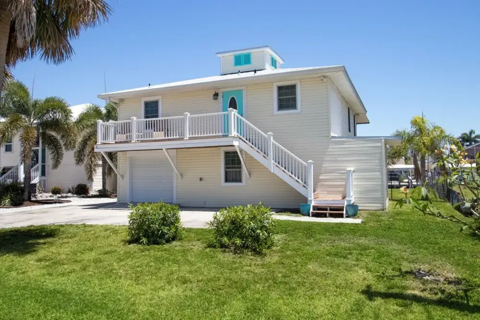 Villa Island Time by Pretty Cape Homes