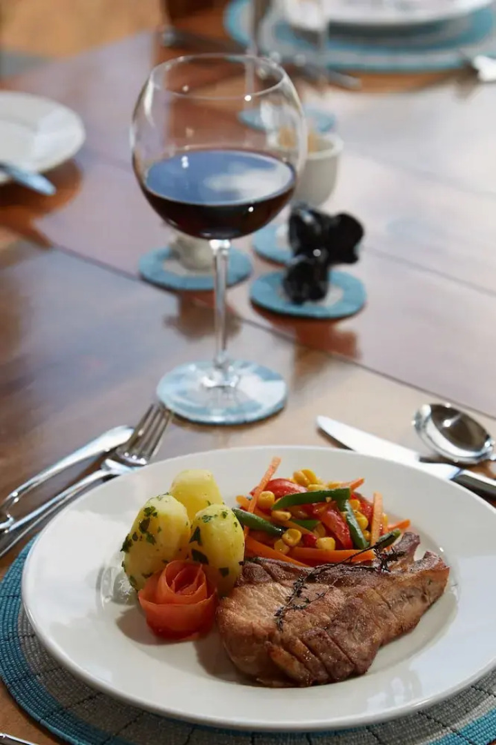 H12 Elephant Gorge Camp