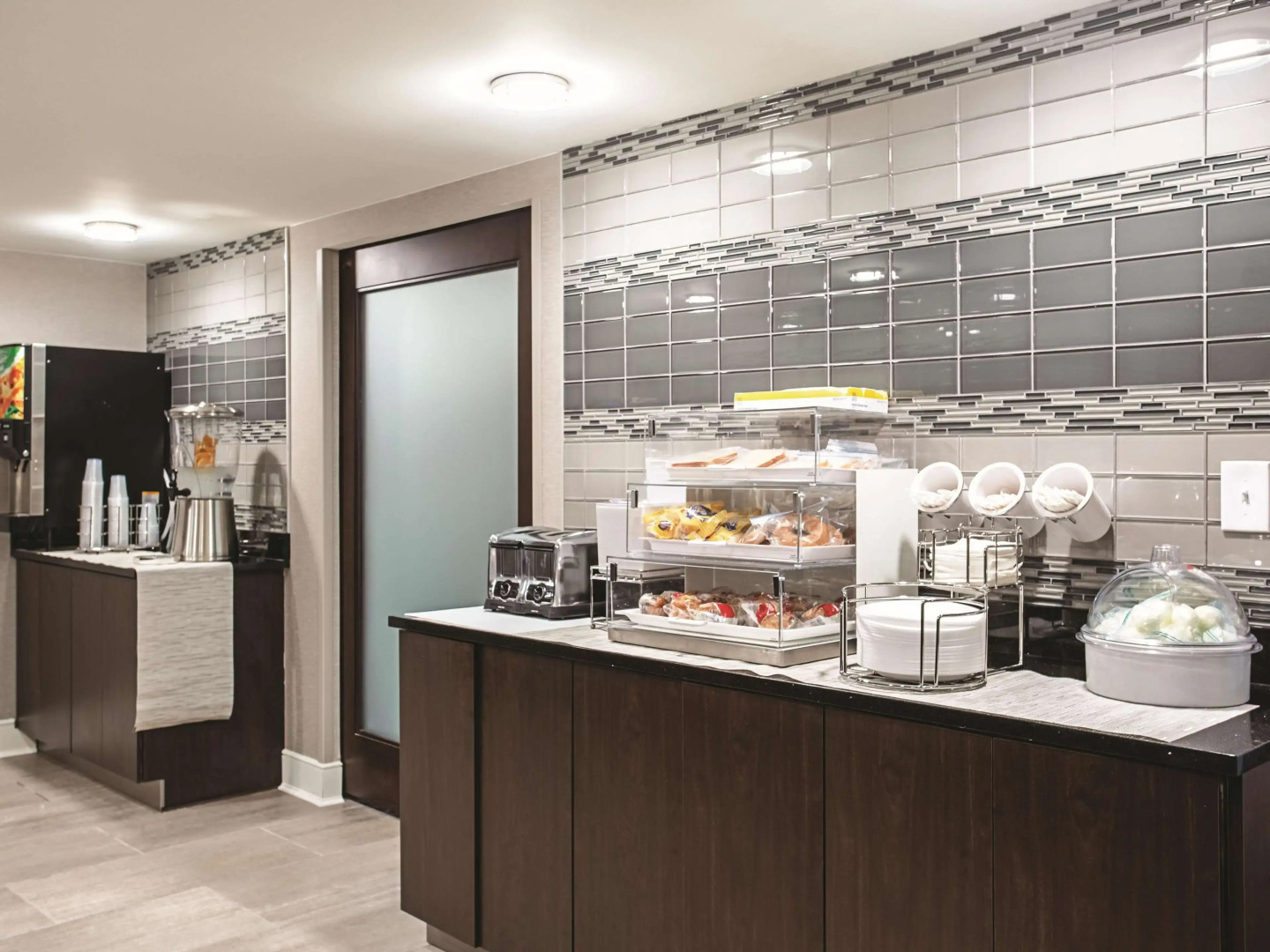 La Quinta Inn & Suites by Wyndham Baltimore N / White Marsh
