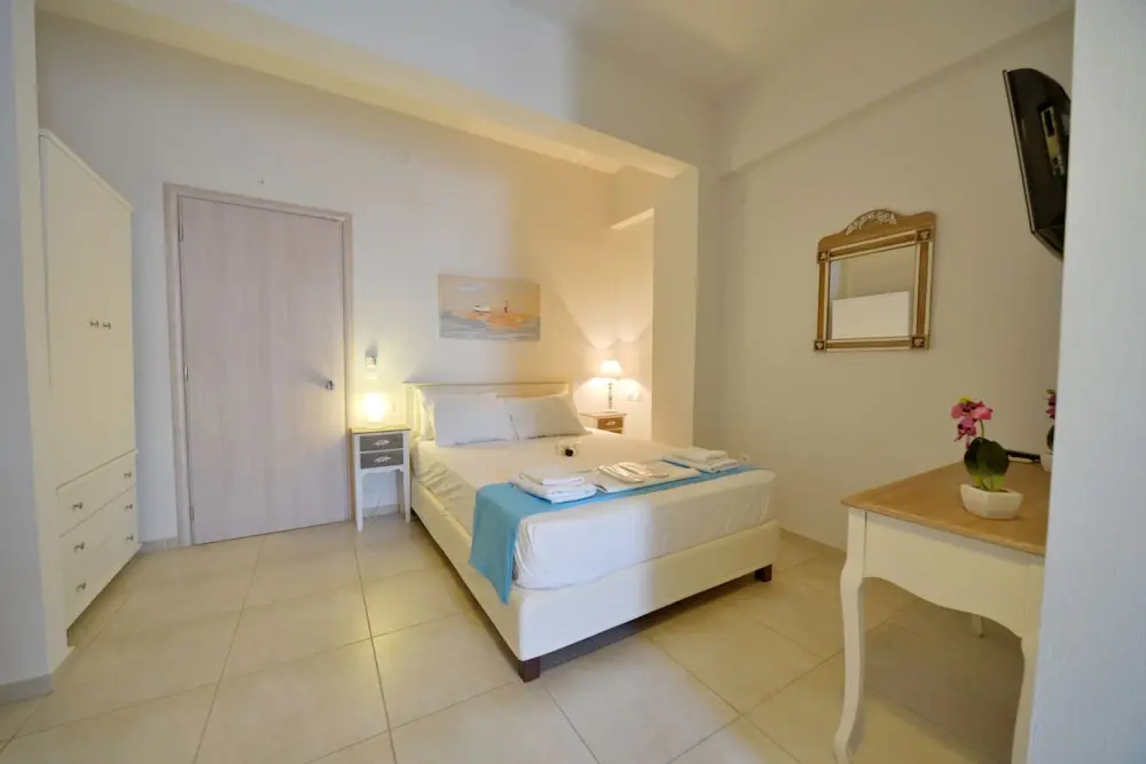 Niriides Luxury Studios